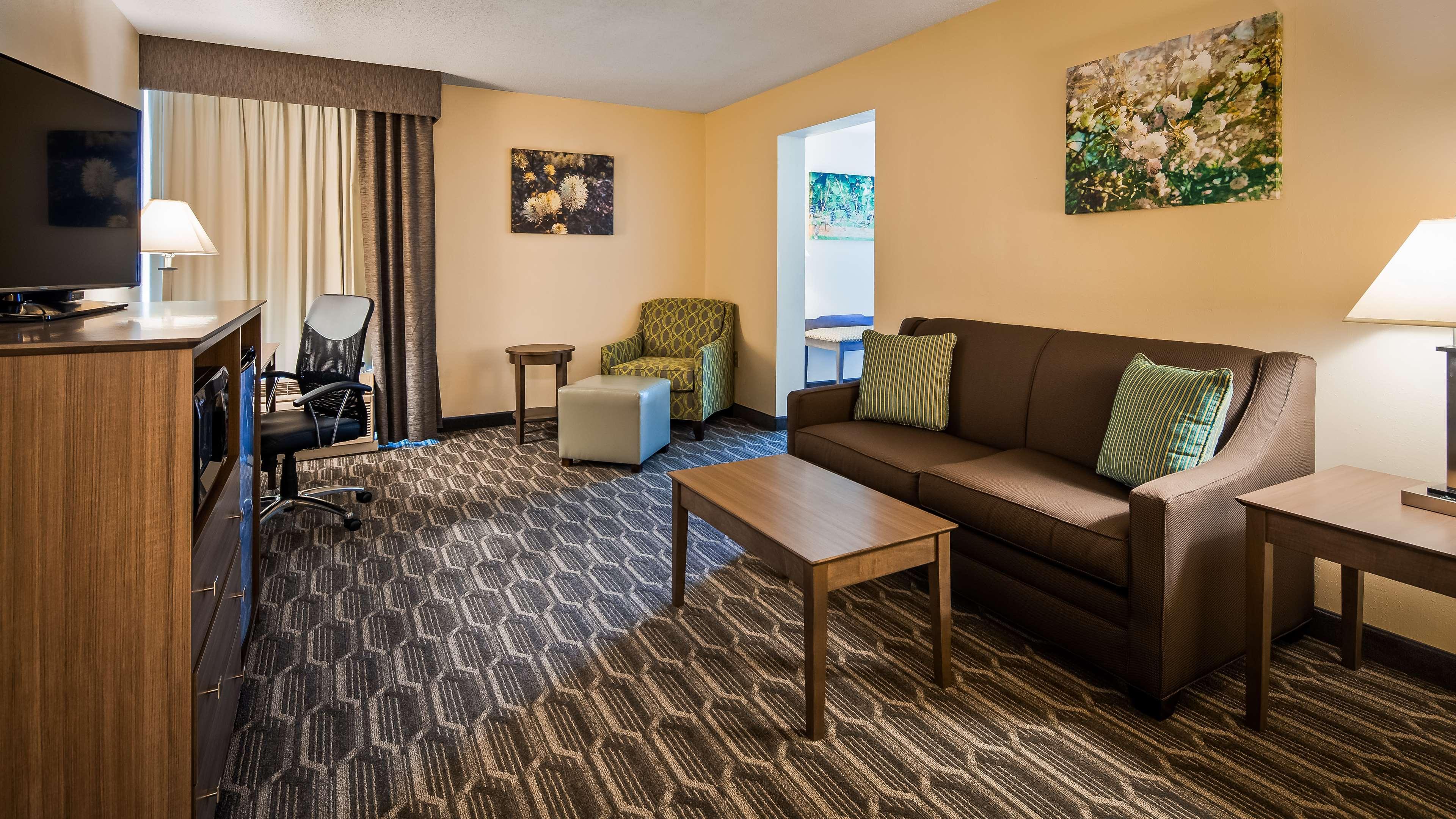 Best Western Plus Yadkin Valley & Hotel 3*