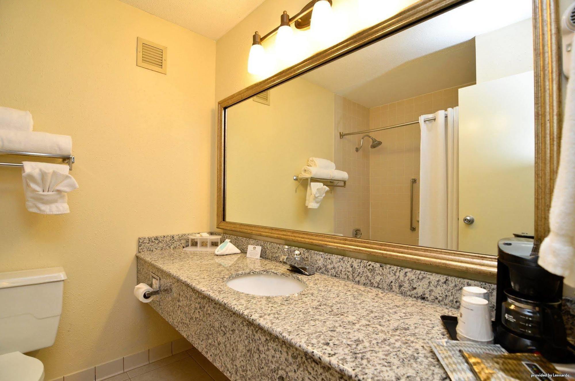 Best Western Plus Yadkin Valley & Hotel Jonesville