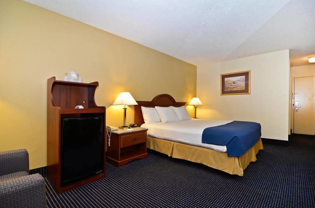 Best Western Plus Yadkin Valley & Hotel